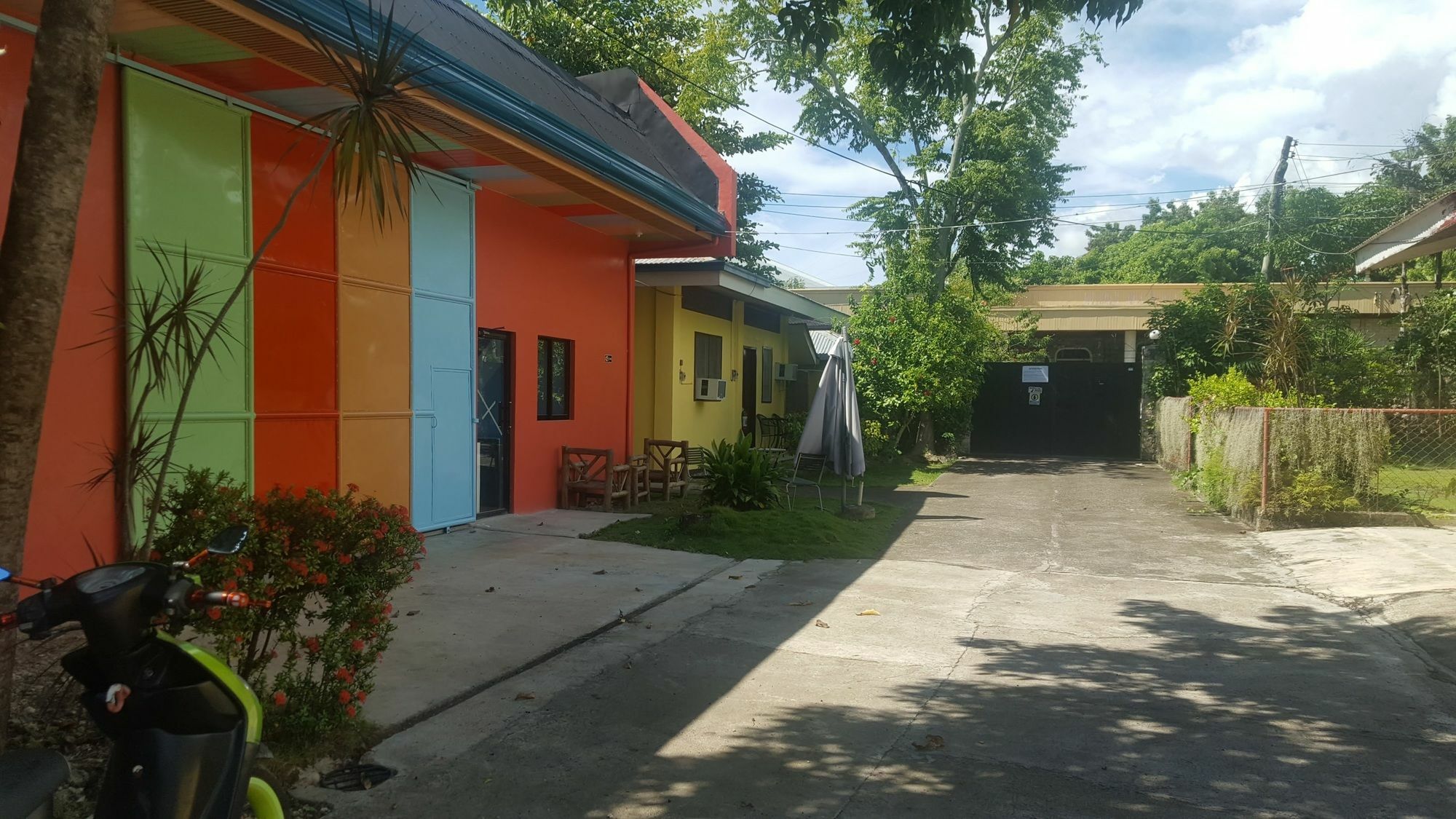 Mj'S Residences Garden Hotel Moalboal Exterior foto